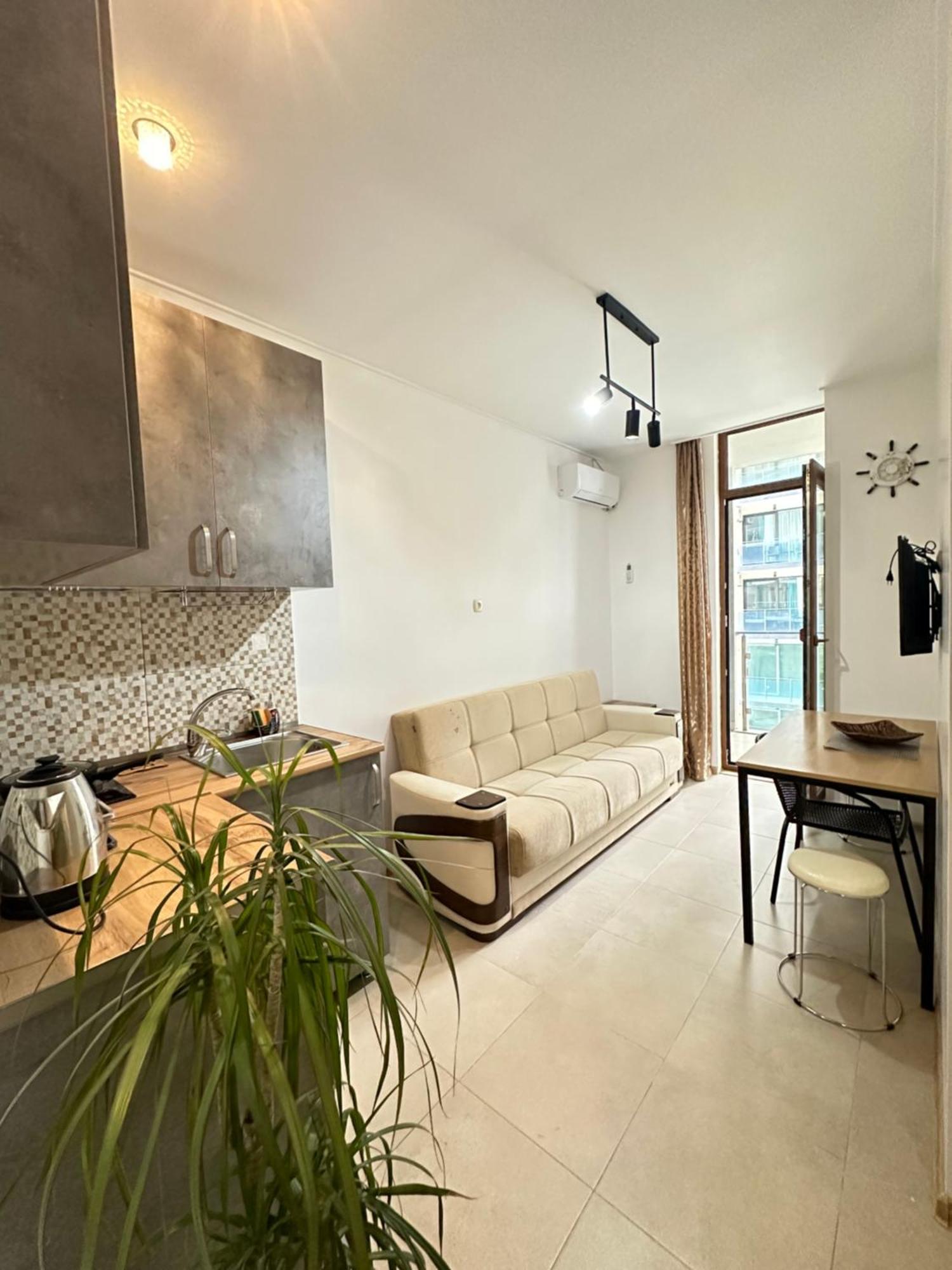 Aqua Batumi 47 Appartement Buitenkant foto